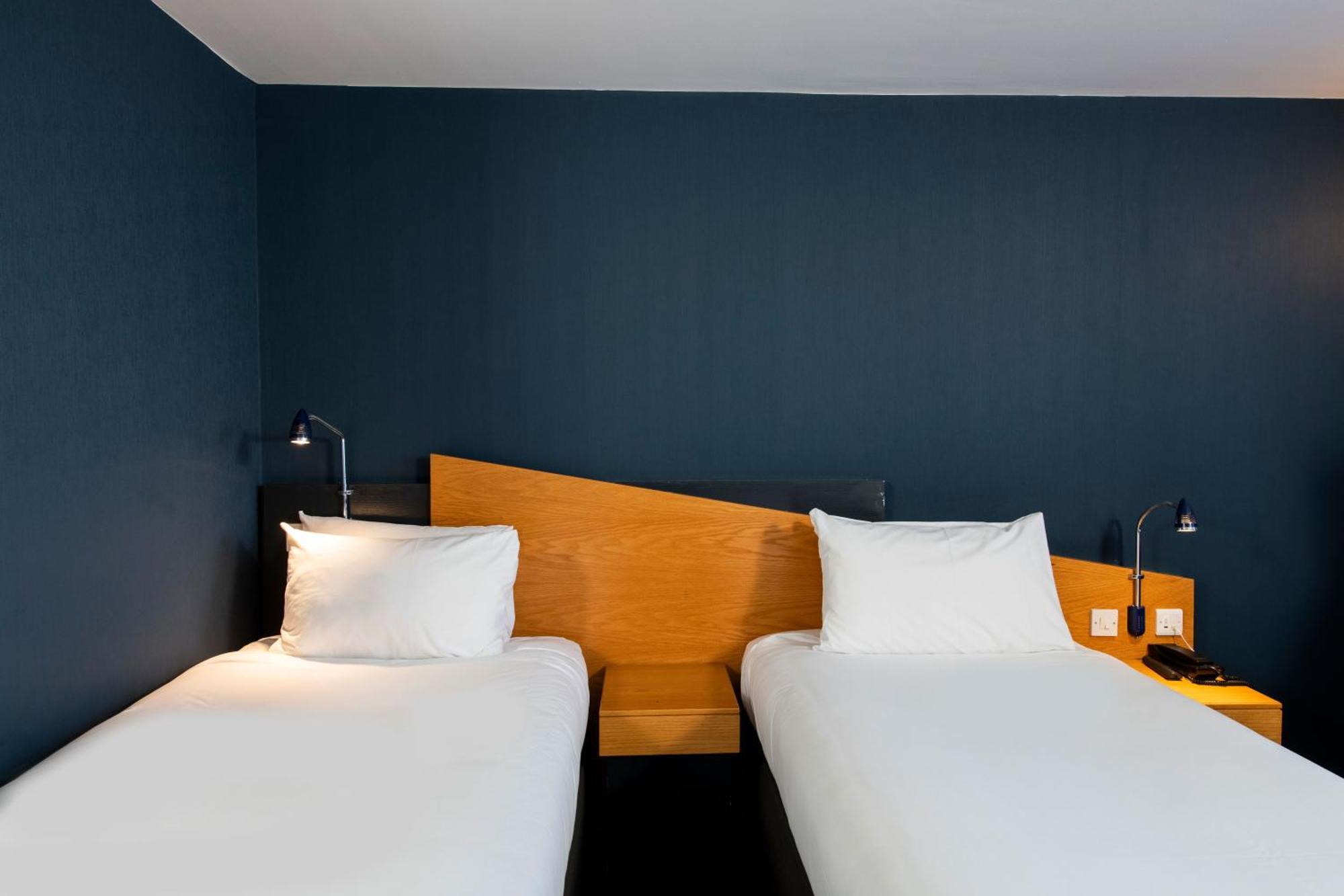 Holiday Inn Express Exeter East By Ihg Exteriör bild